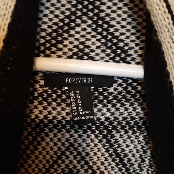 Sweater/Cardigan - Picture 2 of 2